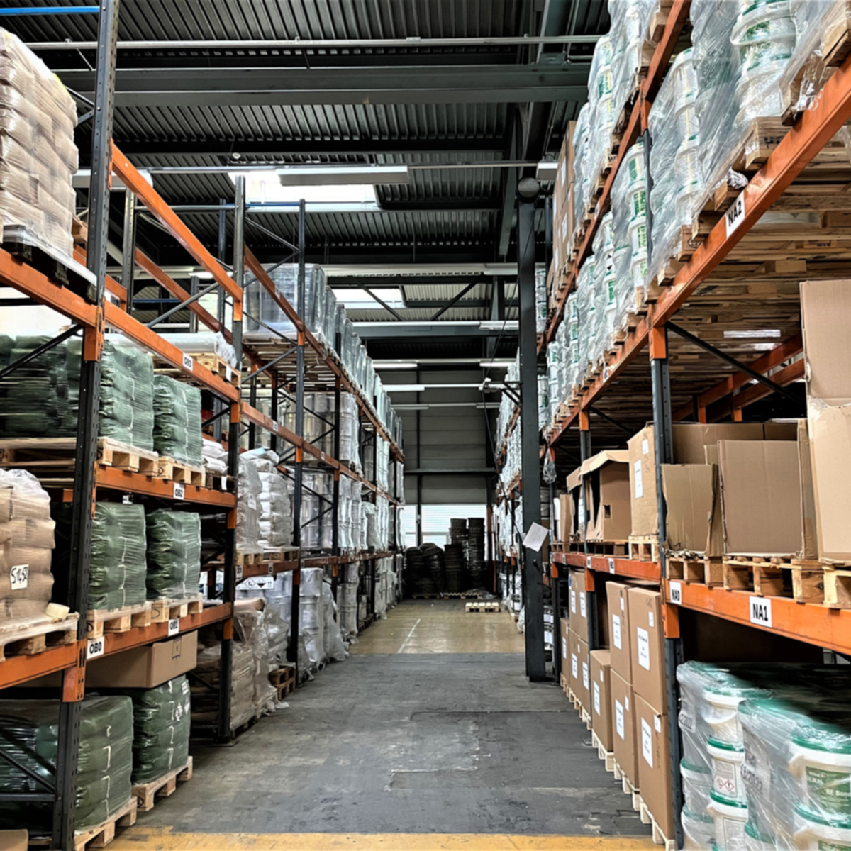 Giezendanner_Transport_Kompetenzen_Logistik_Warehouse.jpg